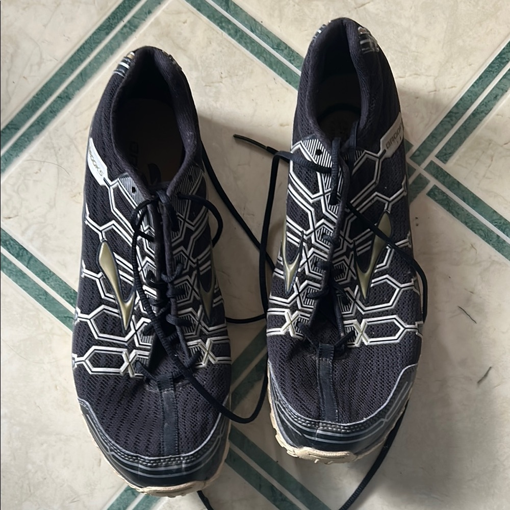 Brooks Black and White Track/Cross Country Spikes